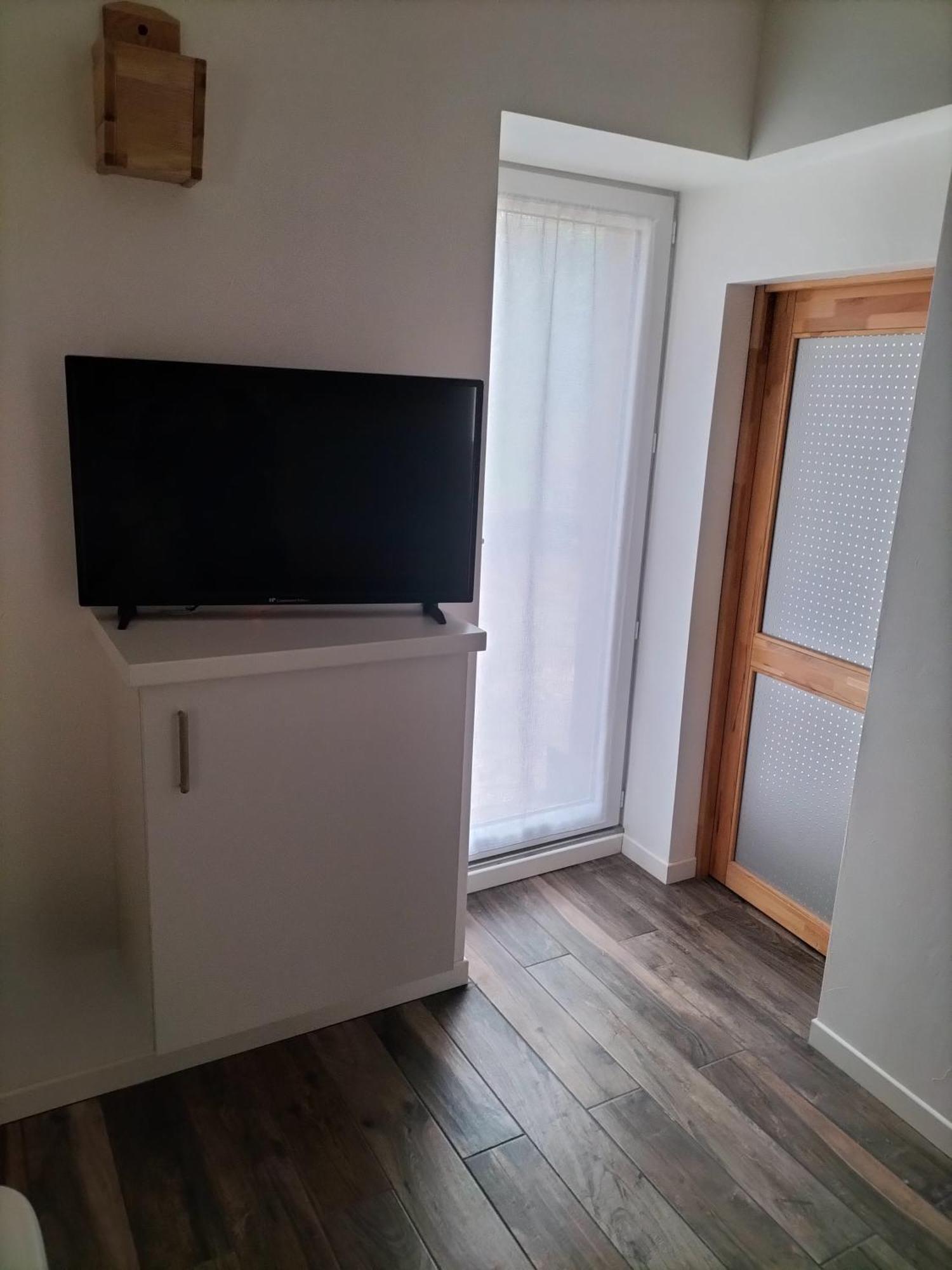 Logement Entier 3 Pieces Et Terrasse Mazieres-en-Gatine Экстерьер фото